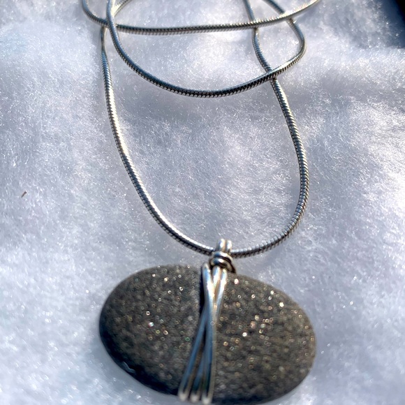 Handcrafted stone necklace with 16 inch silver round chain. - Picture 2 of 3